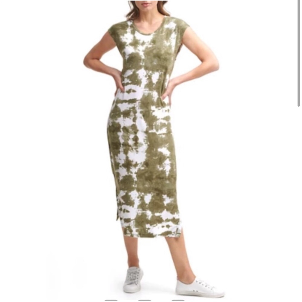 Calvin Klein
Printed Midi Dress